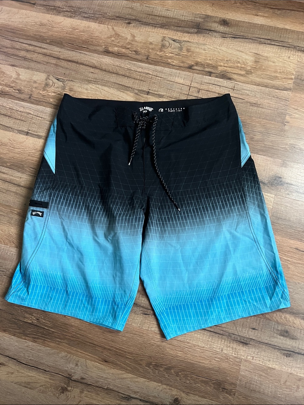 Billabong Men's Black and Blue Gradient Board Shorts xl
